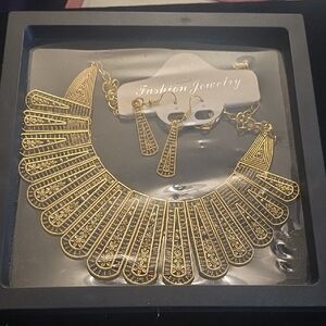 Chic Gold Necklace and Earring Set